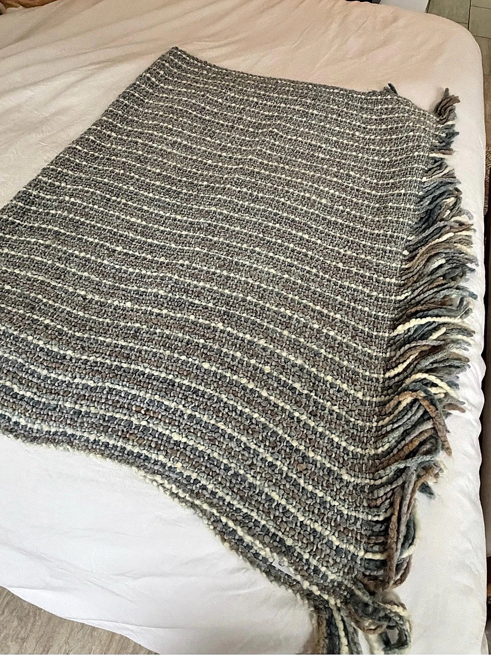 Bedford Collections Woven Striped Throw in Gray & White Like New